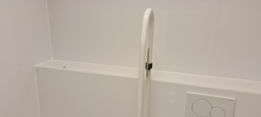 BTK Tegelzetters Venlo - realisatie invalidetoilet Viecuri te Panningen - eindresultaat na kitwerk