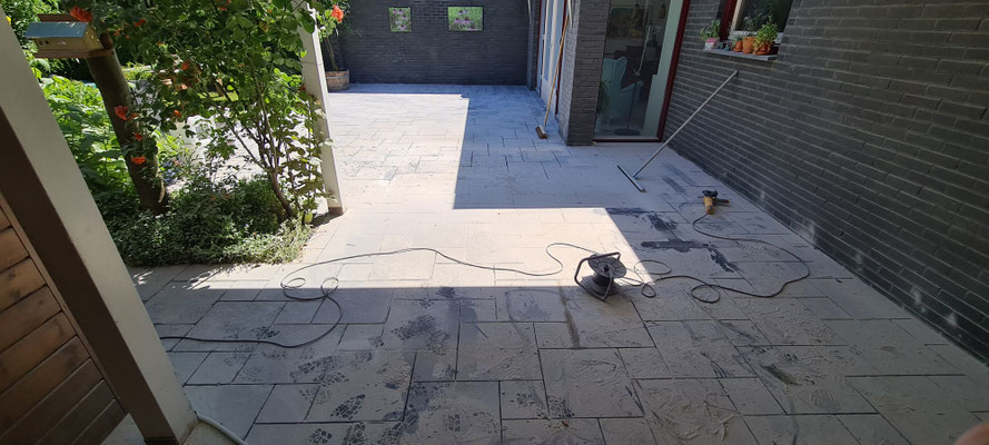 BTK Tegelzetters Venlo - restauratie natuursteen terras te Maastricht
