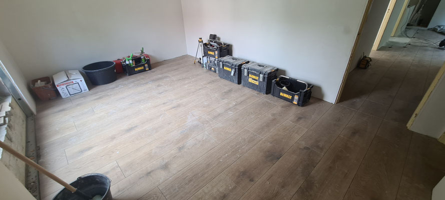 BTK Tegelzetters Venlo - tegelwerk  - houtlook tegelvloer te Venlo