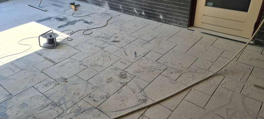 BTK Tegelzetters Venlo - restauratie natuursteen terras te Maastricht
