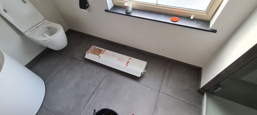 BTK Tegelzetters Venlo - montage tegelplinten - retro badkamer renovatie te Herten
