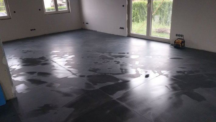BTK Tegelzetters Venlo - tegelvloer te Maaseik - inwassen voegen