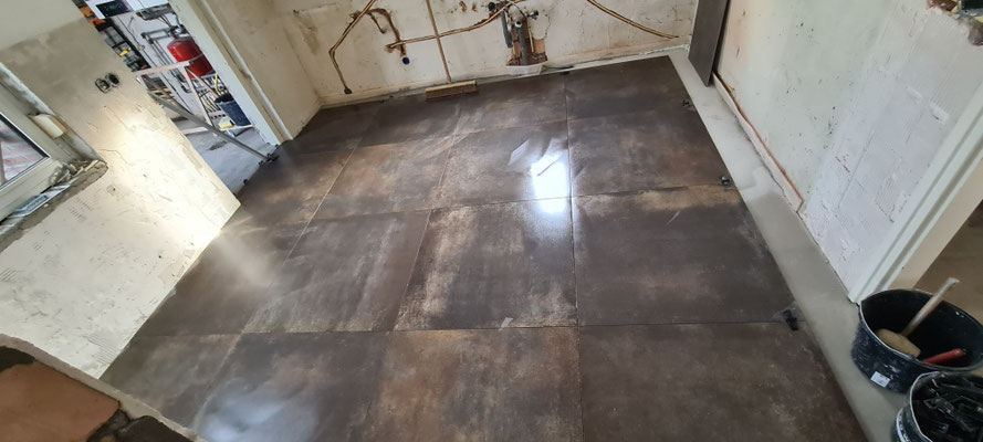 BTK Tegelzetters Venlo - tegelwerk vloer 90x90 te Neeritter