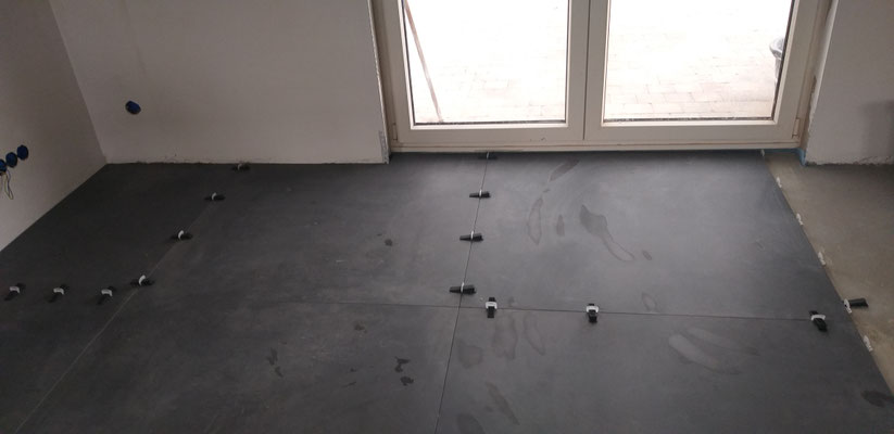 BTK Tegelzetters Venlo - tegelvloer te Maaseik - tegelwerk 120 x 120 cm vloertegels