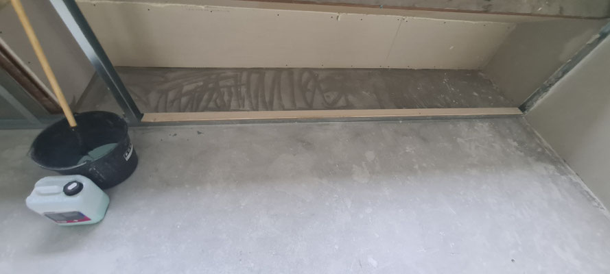 BTK Tegelzetters Venlo - voorbereiding primer/voorstrijken - houtlook tegelvloer te Venlo
