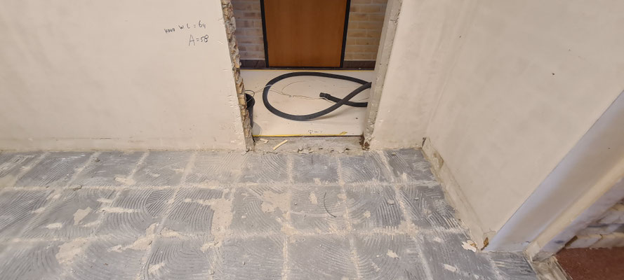 BTK Tegelzetters Venlo - realisatie invalidetoilet Viecuri te Panningen - start sloopwerk