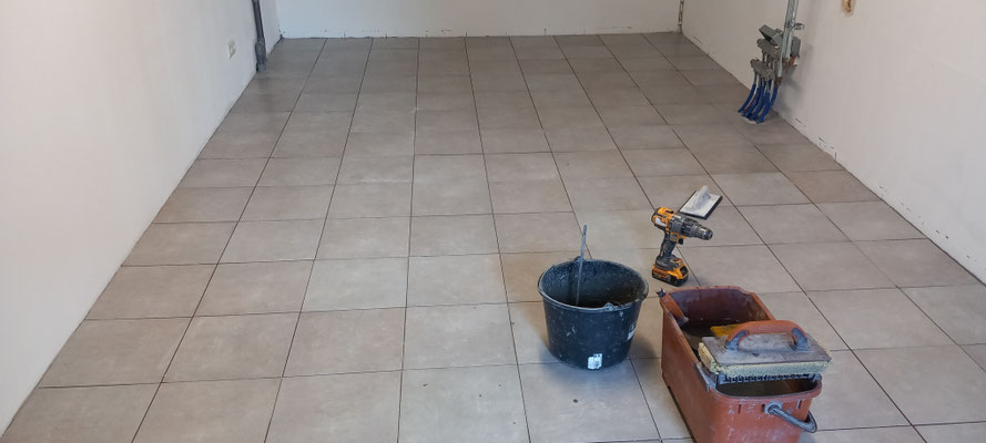 BTK Tegelzetters Venlo - tegelvloer garage te Herten