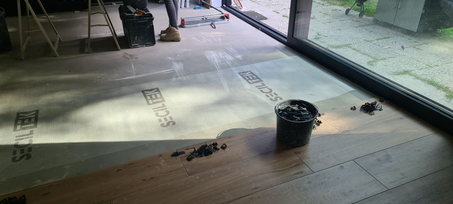 BTK Tegelzetters Venlo - tegelvloer houtlook te Venlo