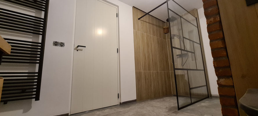 BTK Tegelzetters Venlo - nieuwe badkamer vrijstaande villa te Meerssen