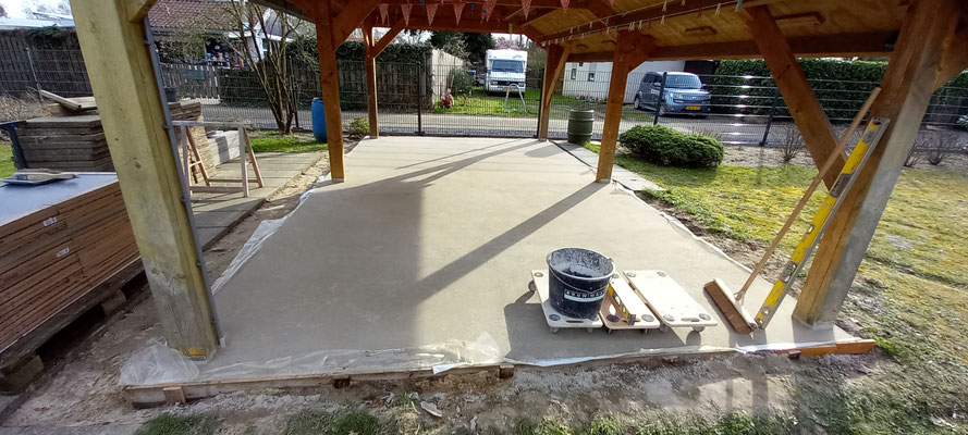 BTK Tegelzetters Venlo - aanleg overkapping met terras te Velden