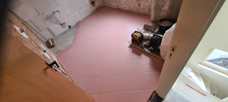 BTK Tegelzetters Venlo - grip primer bestaande ondergrond - retro badkamer renovatie te Herten