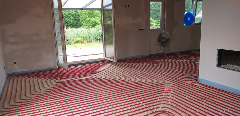 BTK Tegelzetters Venlo - tegelvloer te Maaseik - vloerverwarmingsbuis monteren