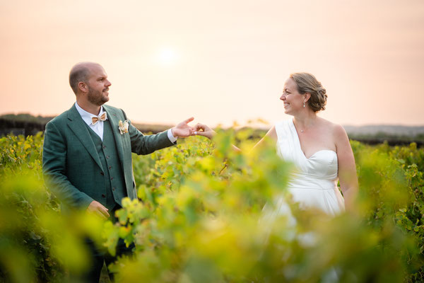 Tarn-Garonne wedding filmmaker and photographer vineyard golden hour portraits