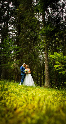 mariage-lozere-langogne-photographe-nicomphoto-nicolas-martin-photos-couple-foret-nature-champetre-pris-sur-le-vif