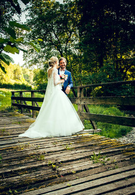 mariage-espalion-aveyron-lozere-photographe-nicomphoto-nicolas-martin-saint-chely-d-aubrac-portraits-couple-j&a-naturel-prise-sur-le-vif