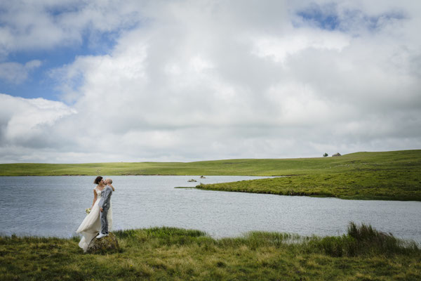 photographe-videaste-mariage-wedding-photographer-filmmaker-occitanie-aveyron-rodez-espalion-bozouls-marcillac-villefranche-millau-saint-affrique-Saint-Come-aubrac-laguiole-geniez-intemporelle-authentique-Las-Canals-Goudalie-mariage-baraqueville-Aubrac