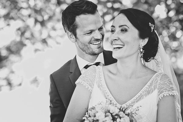 Un moment d'amour entre les mariés à la Goudalie