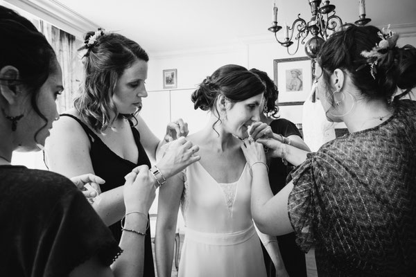 The bride with her bridesmaids - it's getting ready time for her big day