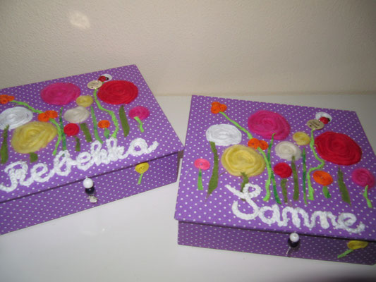 Wollblumen-Wiese Kinderschmuckkästchen lila mit Name, handgemachte Geschenkbox, kleines Kunstwerk