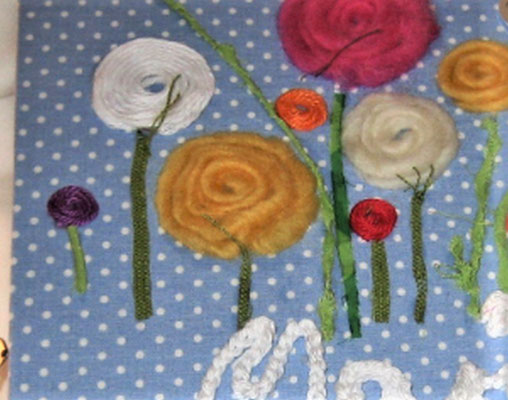 Wollblumen-Wiese Kinderschmuckkästchen hellblau mit Name, handgemachte Geschenkbox, kleines Kunstwerk