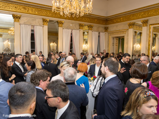 Feierlicher Empfang des Rumänischen Generalkonsulats München am 13.November 2024 im Rahmen des 25-jährigen Jubiläums der institutionellen Bayerisch-Rumänischen Zusammenarbeit im Hotel Bayerischer Hof. Foto: Stefan Baumgarth.