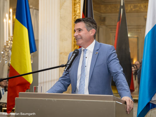 Feierlicher Empfang des Rumänischen Generalkonsulats München am 13.November 2024 im Rahmen des 25-jährigen Jubiläums der institutionellen Bayerisch-Rumänischen Zusammenarbeit im Hotel Bayerischer Hof. Foto: Stefan Baumgarth.