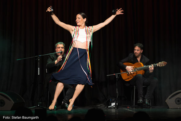 Carina La Debla in der Kulturfabrik Roth am 7.3.2024. Foto: Stefan Baumgarth