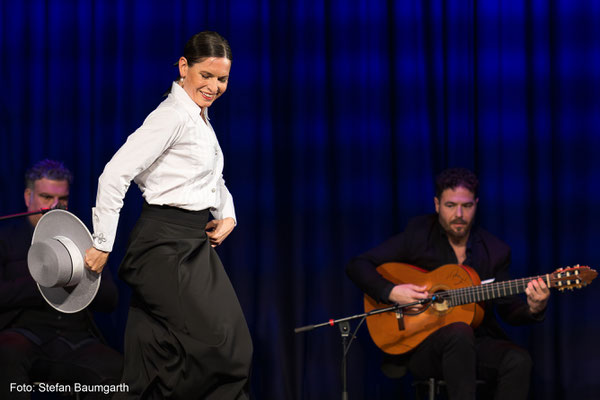 Carina La Debla in der Kulturfabrik Roth am 7.3.2024. Foto: Stefan Baumgarth