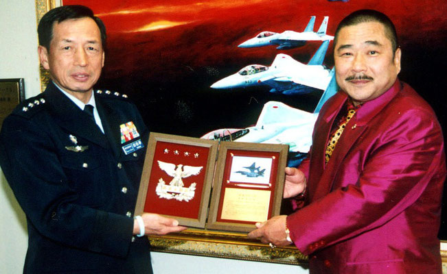 防衛省航空幕僚監部にて絵画寄贈受け式 田母神航空幕僚長と