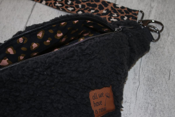 VERFÜGBAR - Bauchtasche - Teddy - schwarz 
