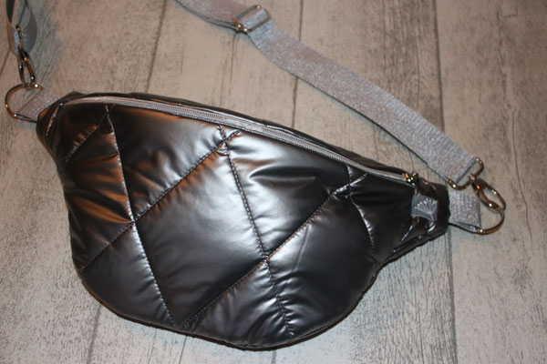 VERFÜGBAR - Bauchtasche - silber :))
