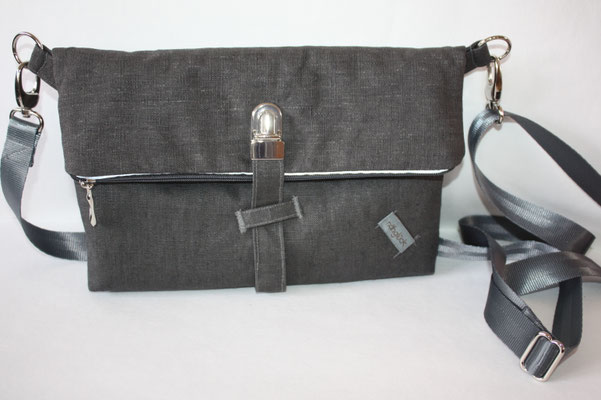 besch. Leinen GREY "von unten nach oben" :) ... gerade Klappe ... ca. 27 cm breit x 19 cm hoch (geklappt) / ungeklappt ca. 28 cm hoch x 3 cm tief