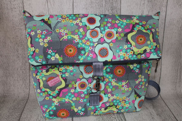 Umschlag mit Reißverschluss & KARABINER !! aus einem wunderschönen Blumen-Baumwoll-Stoff von Amy Butler :) UNBESCHICHTET !! verstärkt mit STYLE-VIL = weiche, aber sehr standfeste Vlies-Einlage