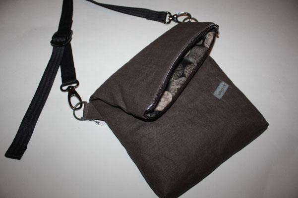Innen: besch. BW Weinkorken beige / natur .. Reflektorband am Reissverschluss +