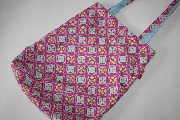 Wendebeutel: eine Seite aus Hamburger Liebe "My Aunties Anna" in pink ... 2. Seite leider nicht zu sehen: aus einem türkis / pinkfarbenen Stoff 