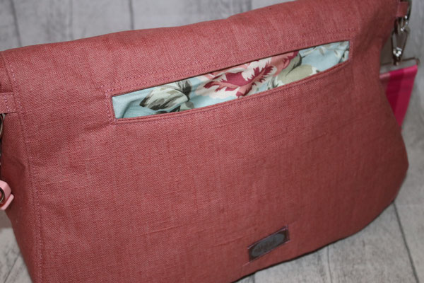 rückseitige Einstecktasche