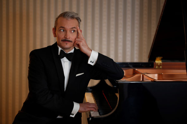 Sebastian Schnitzer Rolling Piano