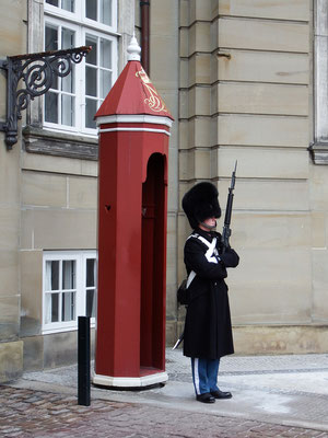 Wachsoldat vor Schloss Amalienborg, Kopenhagen