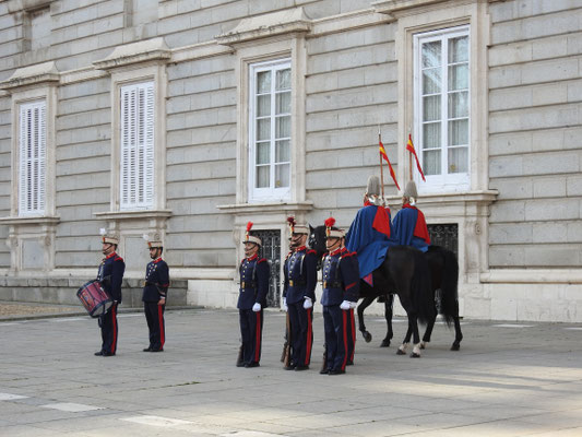 Wachwechsel am Palacio Real, Madrid