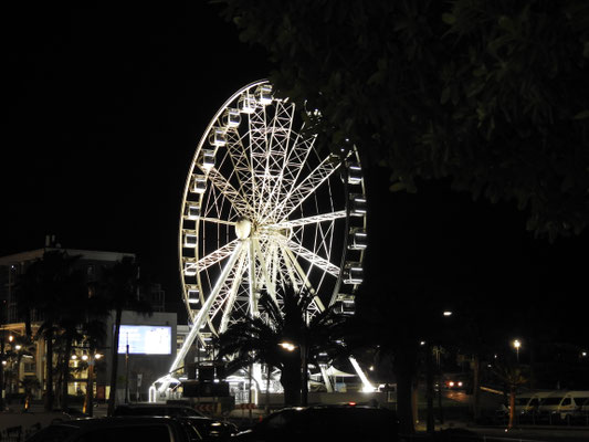 Riesenrad an der Waterfront, das uns an das London Eye erinnert