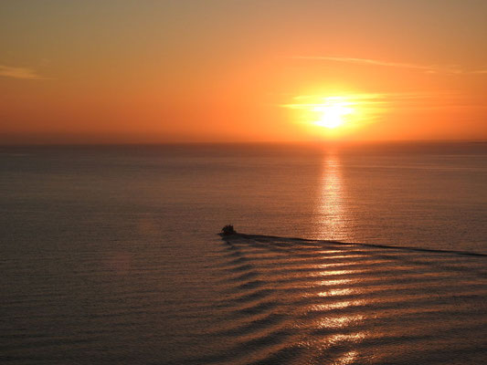 wir nähern uns Puerto Madryn bei Sonnenaufgang