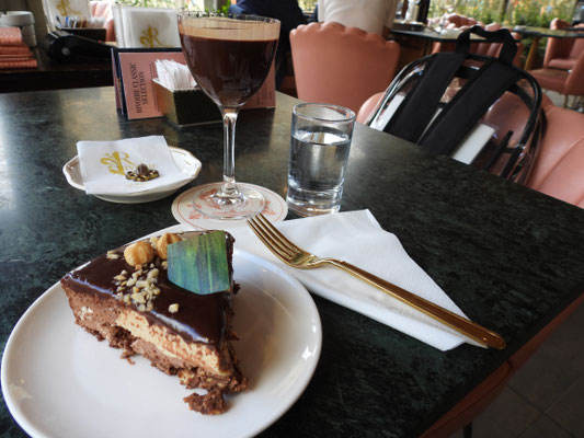 unser Chocolate Martini mit einer köstlichen Moussetorte