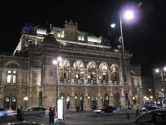 Wiener Staatsoper am Abend