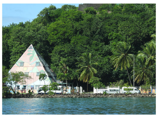 Auf dem Weg zum Regenwald in den Strassen von St. Lucia.