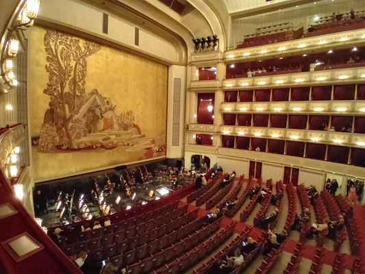 Bühnenvorhang der Wiener Staatsoper