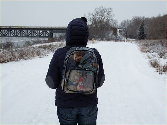 Damit wir auch ja nix verpassen, hat uns für unserer Reise die Elchbande aus dem Heusenstamm einen transparenten Rucksack geschenkt - danke!