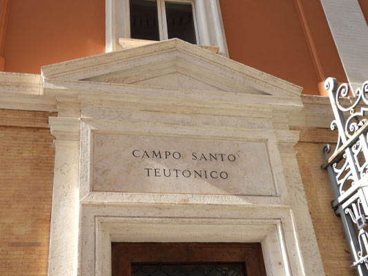 Eingang zum Campo Santo Teutonico