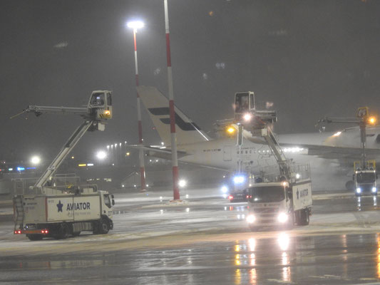 Ups, Eis und Schnee verzögern die Ankunft unseres Fliegers nach Düsseldorf
