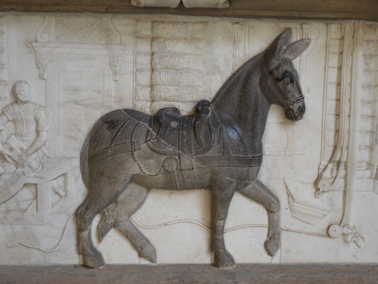 Relief im Innenhof des Palazzo Pitti
