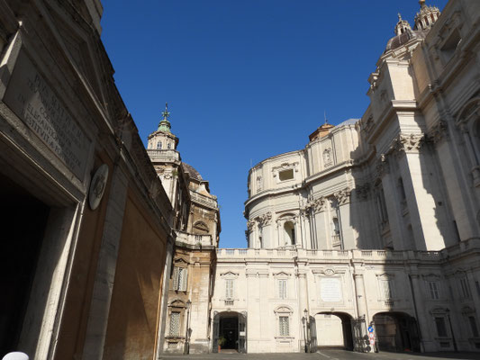 Piazza dei Protmartiri vor dem Eingang zum Campo Santo Teutonico